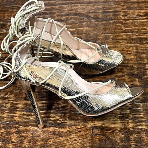 M & L Gold Tie Up High heels - Picture 5 of 15